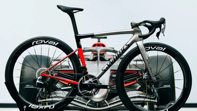 Specialized 携手奥迪 F1 车队推出 Tarmac 联名款公路车
