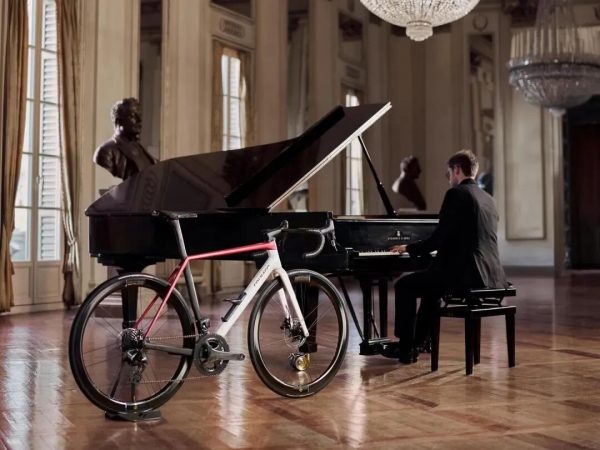 Colnago C72结合米兰斯卡拉歌剧院美学，全球限量72台